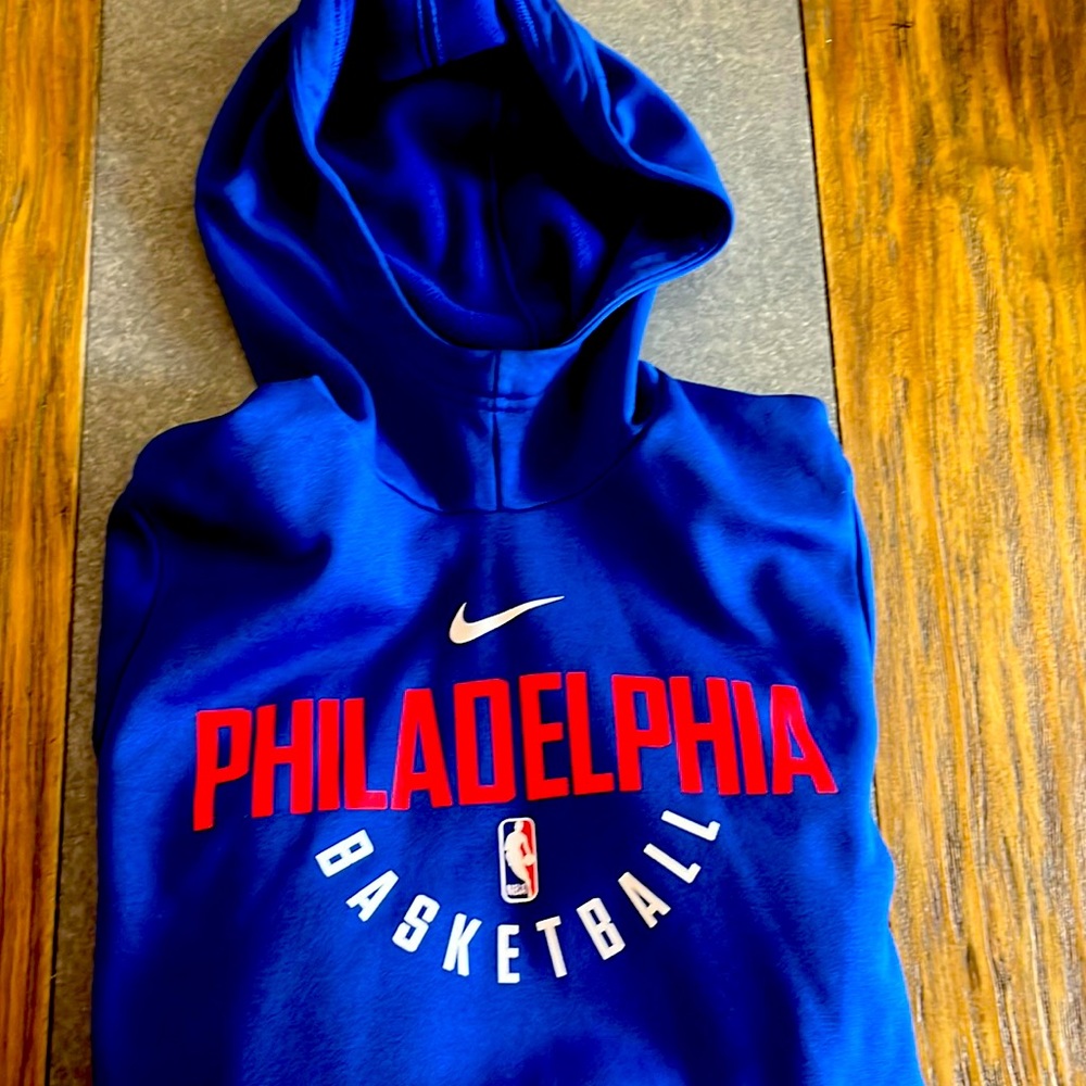 Youth large worn once nba sixers